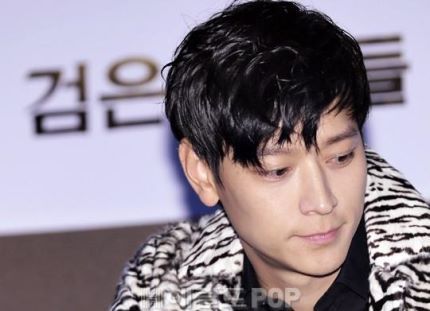 오늘자 검은사제들 언론시사회 강동원.jpg | 인스티즈