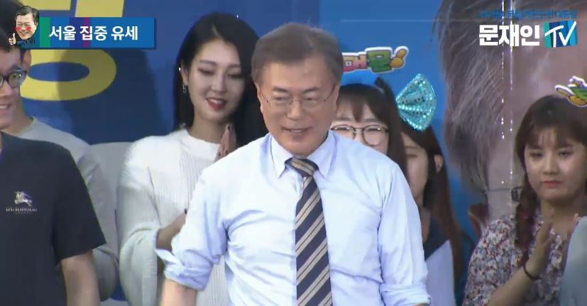 문재인 유세 보다 시선강탈하는 사람 | 인스티즈