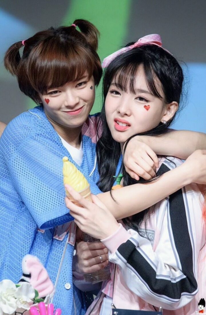 찐따美 넘치는 나연 | 인스티즈