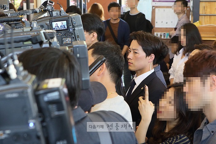 여초에서 난리난 문재인 경호원 외모 수준.jpg | 인스티즈