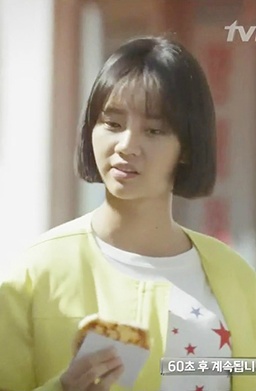 이렇게 같은 옷 계속 돌려입는 여자 주인공은 또 간만인듯..jpg | 인스티즈