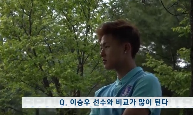 이강인 인터뷰를 지켜보는 이승우 | 인스티즈