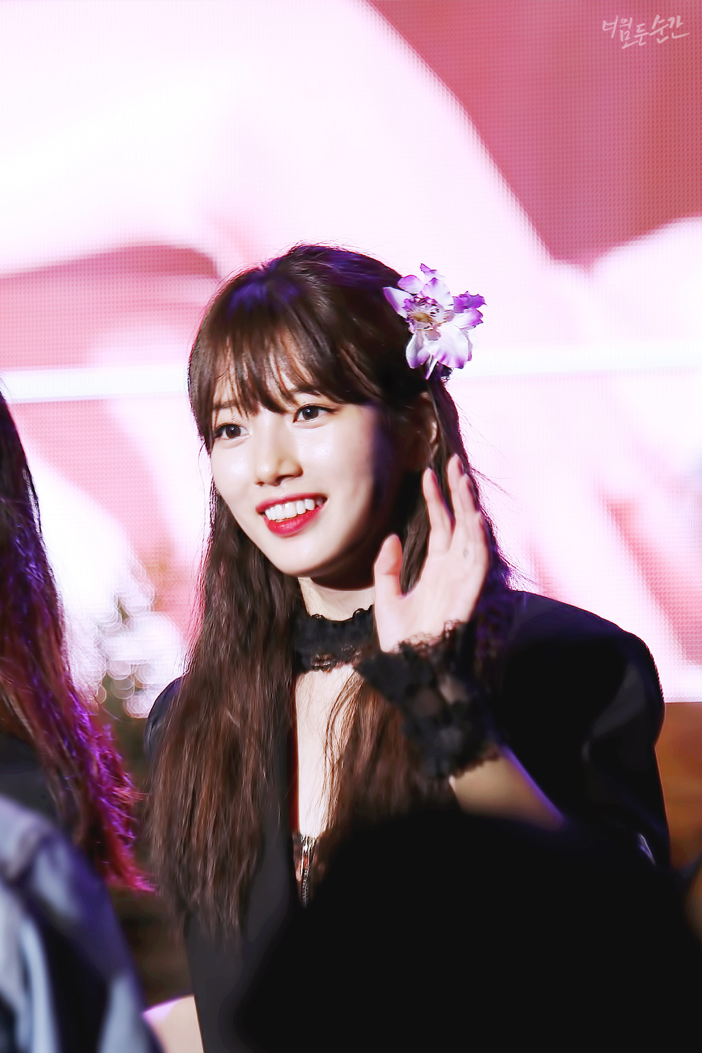 앞머리 자르고 데뷔 초 모습 보이는 수지 | 인스티즈