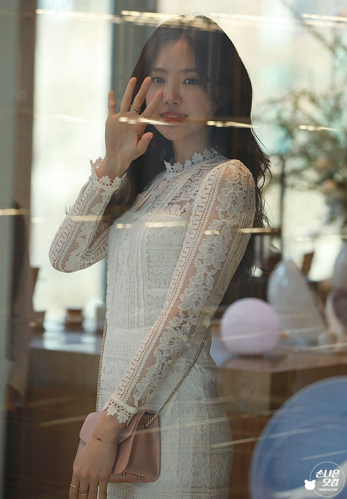 [에이핑크] 손나은 여성스런 분위기.jpg | 인스티즈