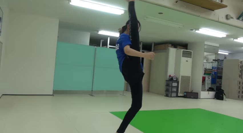 발차기하는 처자 | 인스티즈