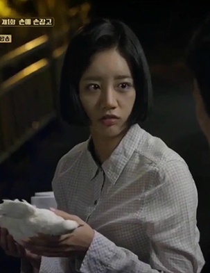이렇게 같은 옷 계속 돌려입는 여자 주인공은 또 간만인듯..jpg | 인스티즈