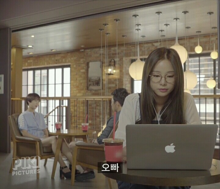 카페에서 몰입도 쩌는순간 (feat.엑시드) | 인스티즈