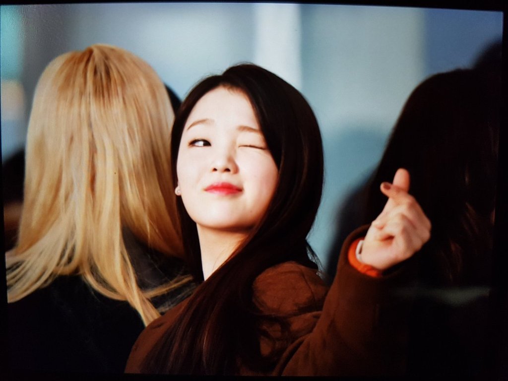 오늘자 오마이걸 인천공항 일본 출국 사진.JPG | 인스티즈