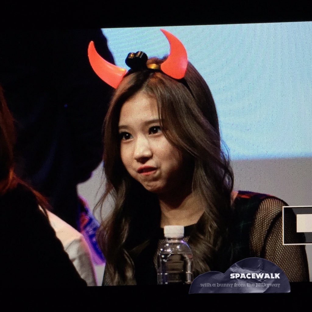 팬들 꿀눈빛으로 녹이는 트와이스 사나.jpg | 인스티즈