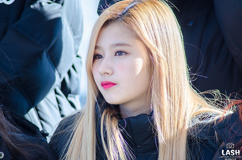 트와이스 사나 트윈테일 시절.gif | 인스티즈