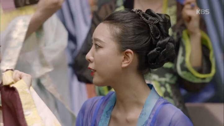 [화랑] 1500년 전 인기 아이돌 화랑 출근길 풍경.jpg (feat.럽라 떡밥) | 인스티즈