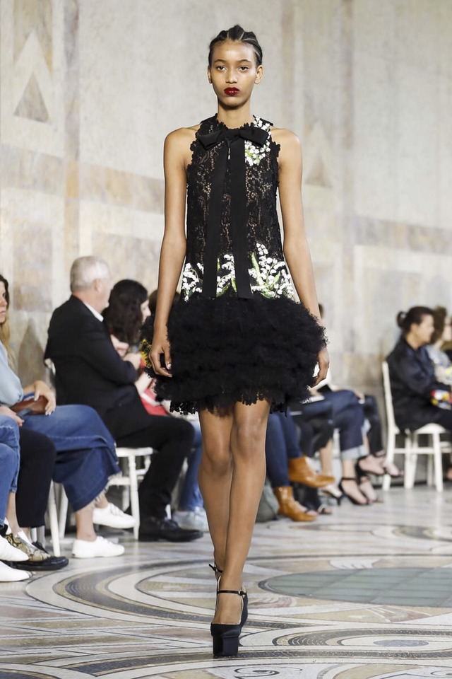 2018 S/S Giambattista Valli 오뜨꾸뛰르 컬렉션 | 인스티즈