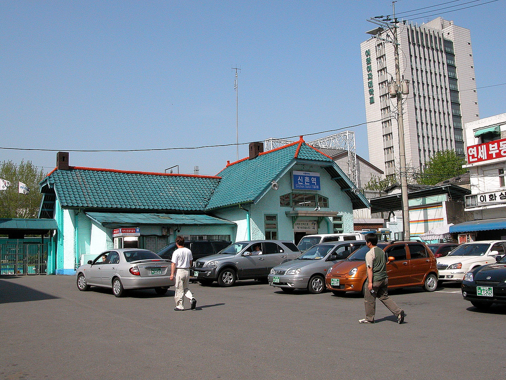 충격적인 2004년 신촌역 사진.jpg | 인스티즈