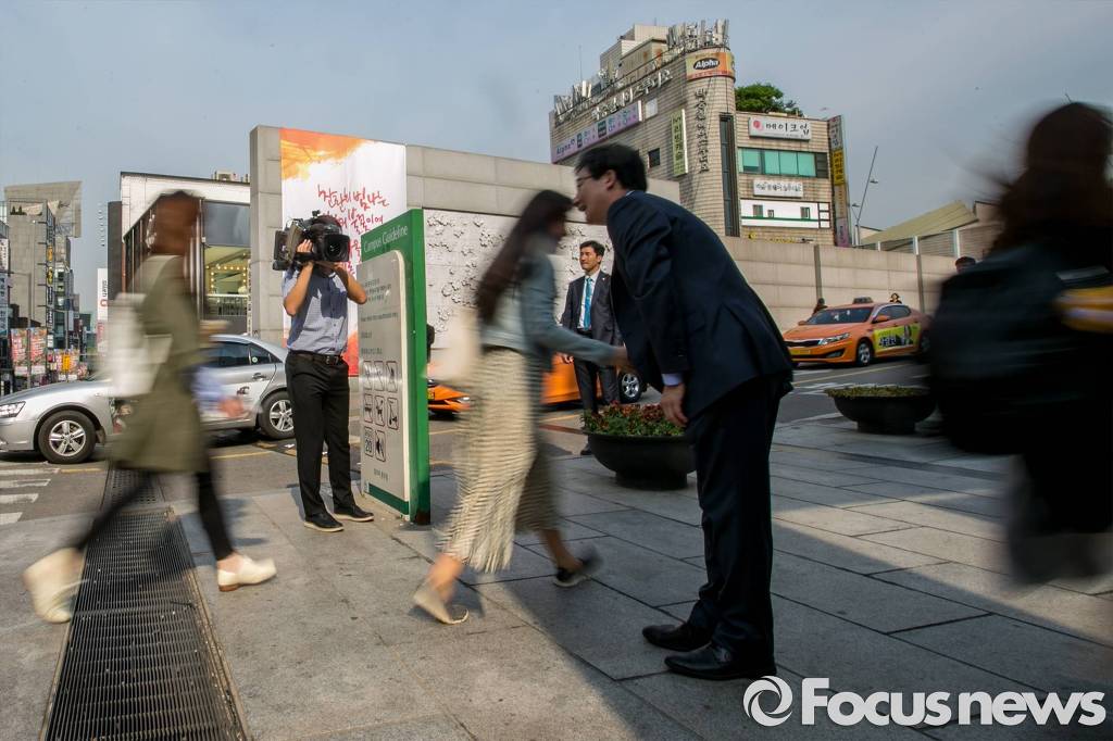 [유승민] 오늘자 이대에 간 유승민.jpg | 인스티즈