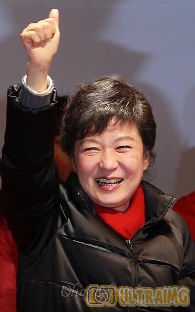 아니. 저누나는 왜 맨날 저러고 있는거야.gif | 인스티즈