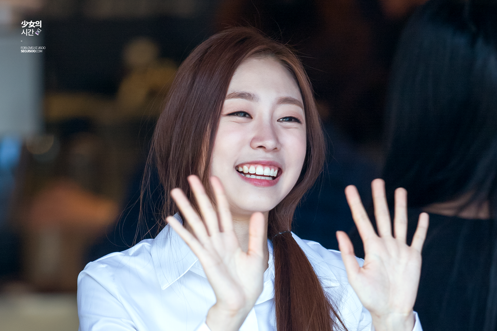 동네 카페에서 흔하게 볼 수 있는 알바녀.jpg | 인스티즈