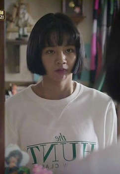 이렇게 같은 옷 계속 돌려입는 여자 주인공은 또 간만인듯..jpg | 인스티즈