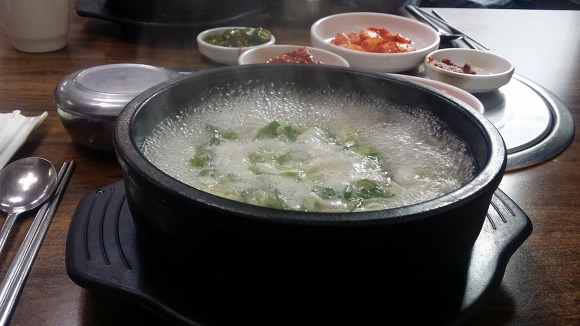 유명닭곰탕 이미지
