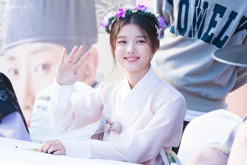 한복이 잘 어울리는 김유정 .JPG | 인스티즈