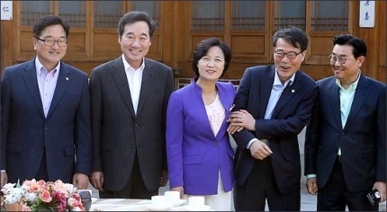 장하서실장이 추미애대표 팔을뿌리친게 당청관계를 보여주는거라는 궁예jtbc | 인스티즈