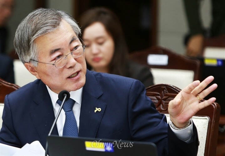 풀 밭에서 벌레한테 쏘였던 대통령님.jpg | 인스티즈