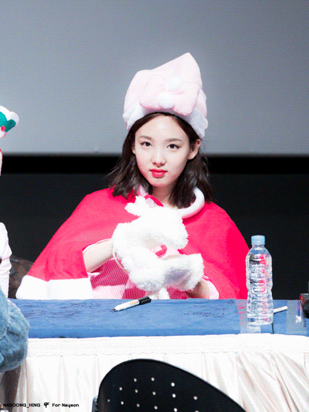 [트와이스] 팬들에게 눈 던지는 나연이 | 인스티즈