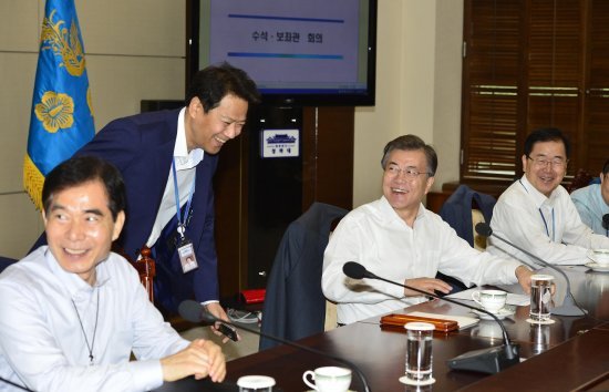 오늘자 지각한 임종석 비서실장.jpg | 인스티즈