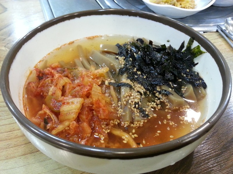 [묵밥] 도토리묵을 육수에 말아 국밥처럼 먹는 묵밥 | 인스티즈