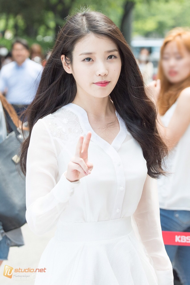 이뻐 죽겠는 아이유 | 인스티즈