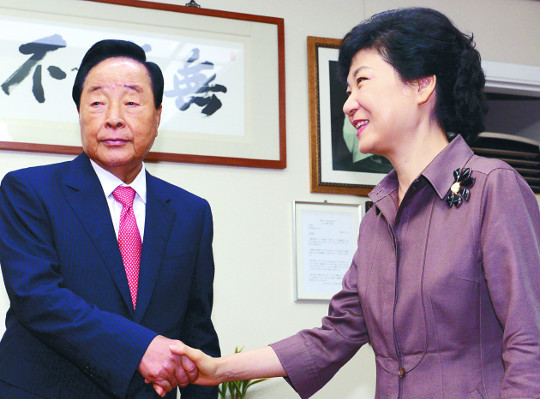 박근혜가 고 김영삼 전대통령만 생각하면 이를 박박 가는 이유.jpg | 인스티즈