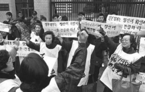  수요일마다 이곳에 모이는 소녀들의 비밀 | 인스티즈