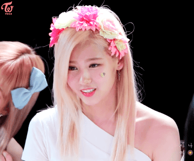 이러다 솔로로 죽는거 아니냐는 21살 사나.gif | 인스티즈