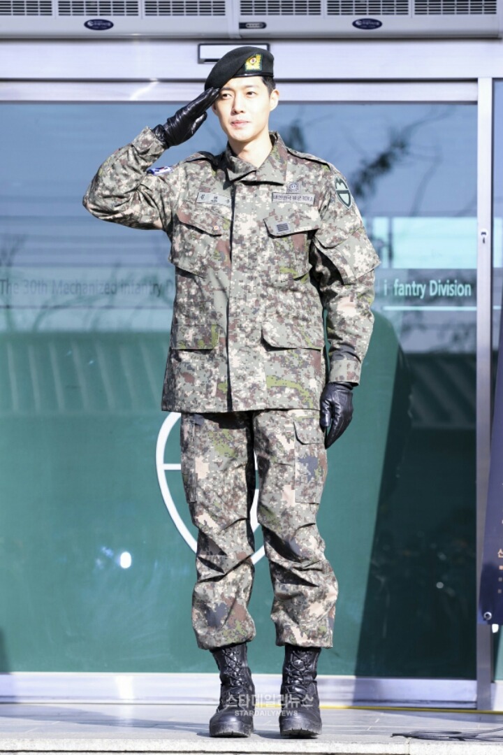 오늘자 김현중 전역 | 인스티즈