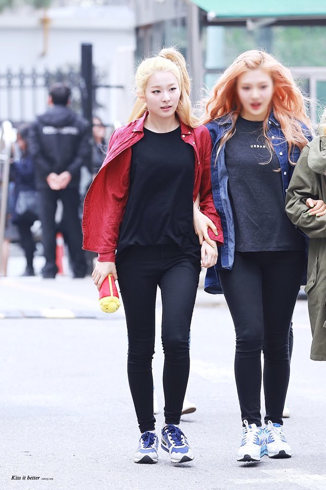 멤버들이 옷 못입는다고 놀렸던 슬기.JPG (레드벨벳) | 인스티즈