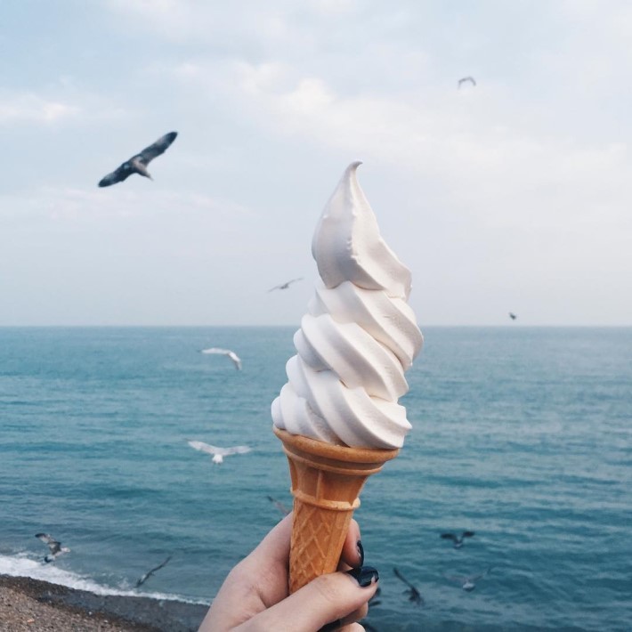 바다에서 아이스크림 인증 사진 찍으면 안되는 이유 | 인스티즈
