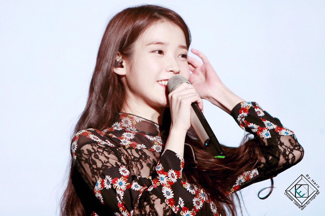 이뻐 죽겠는 아이유 | 인스티즈