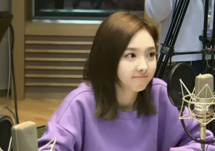 [트와이스] 밀어내려고 해도 밀어지지 않는 나연이 | 인스티즈
