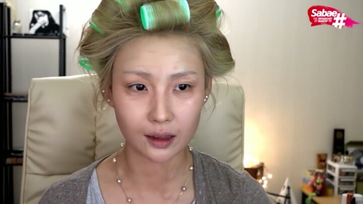 흔한 뷰티유튜버의 노인 분장.jpg | 인스티즈