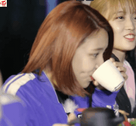 온몸으로 탄산음료 먹는 챙이.gif | 인스티즈