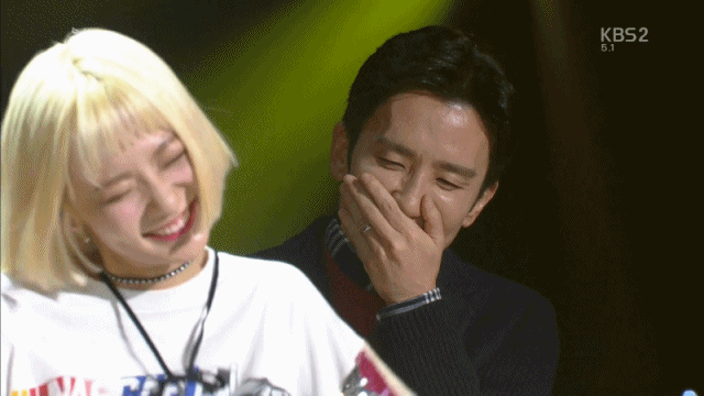 볼빨간사춘기의 트와이스의 TT .gif | 인스티즈