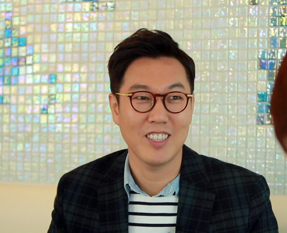 머리 넘기니까 확실히 잘생겨 보이는 김영철.jpg | 인스티즈