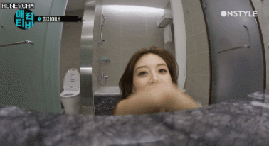 상의 탈의 하는 재경.gif | 인스티즈