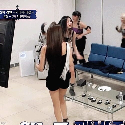 어제 퀸덤 짱예보스 아이들 슈화.gif | 인스티즈