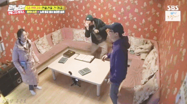 [런닝맨] 전소민 춤 때문에 웃음 터진 유느ㅋㅋㅋㅋㅋㅋ.gif | 인스티즈