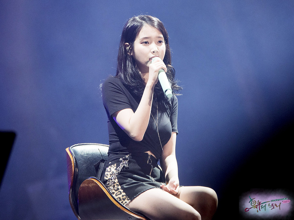섹시함과 아름다움이 공존하는 광주콘서트 아이유.jpg | 인스티즈