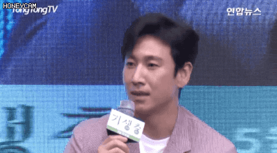 오늘 말 한번 실수했다가 제작보고회에서 선배들한테 쉼없이 놀림당한 최우식ㅋㅋ.gif | 인스티즈