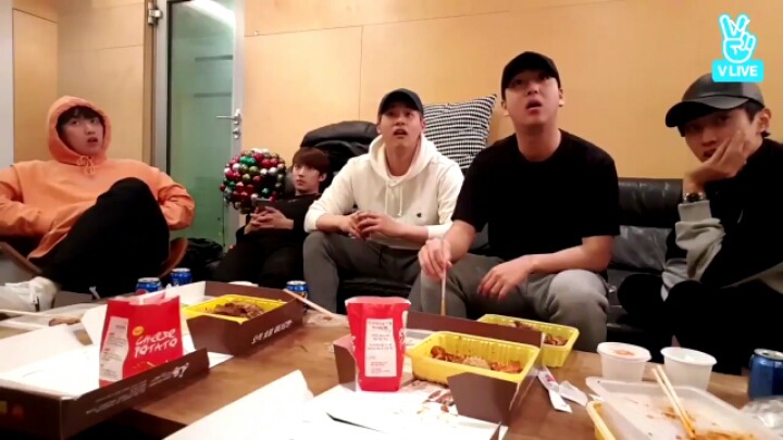브이앱 방송 도중 로리타 언급하는 소속사 관계자 | 인스티즈
