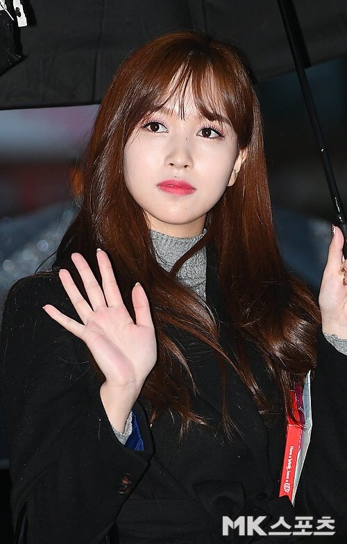 181109 묘이 미나 뮤직뱅크 출근길 | 인스티즈