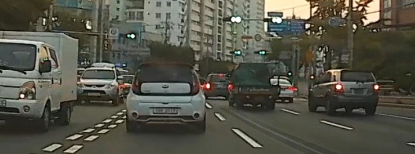교차로에서 흔하게 볼 수 있는 풍경 | 인스티즈