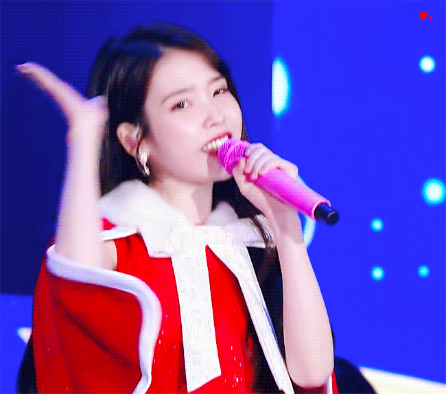 레드가 잘어울리는 아이유.jpgif | 인스티즈